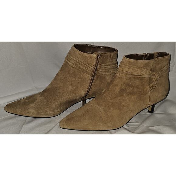 Bella Vita Women's Jani Ankle Booties - Picture 3 of 5